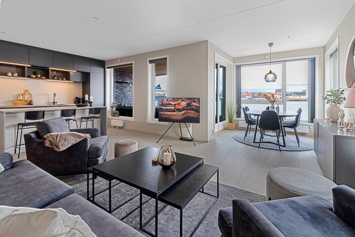 Luxury 2BR Waterfront Apt close to Central Station gallery image 3