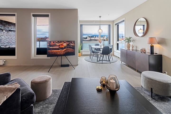 Luxury 2BR Waterfront Apt close to Central Station gallery image 2