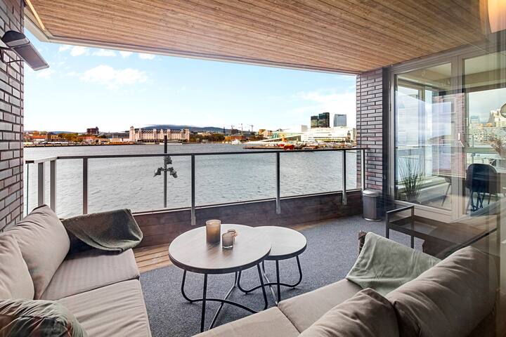 Luxury 2BR Waterfront Apt close to Central Station gallery image 5