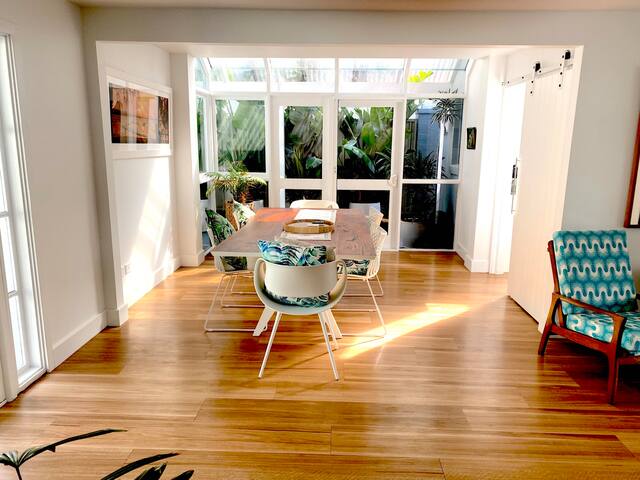 Beach House Stunner. Sleeps 13. Walk to beach. gallery image 3