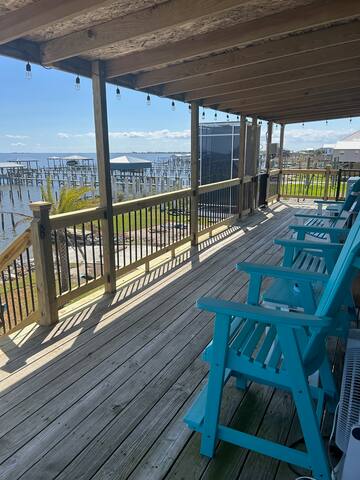 Pelican Pier Beach House on Lake Catherine gallery image 5