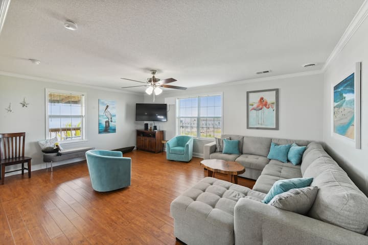 Pelican Pier Beach House on Lake Catherine gallery image 3