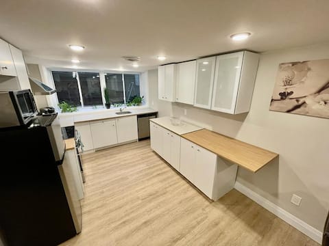 Popular Airbnb listing: Highly rated 2-bedroom ensuite in Ottawa