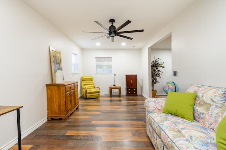 Rustic 3 Bedroom 2 Bath House. - Palestine, TX