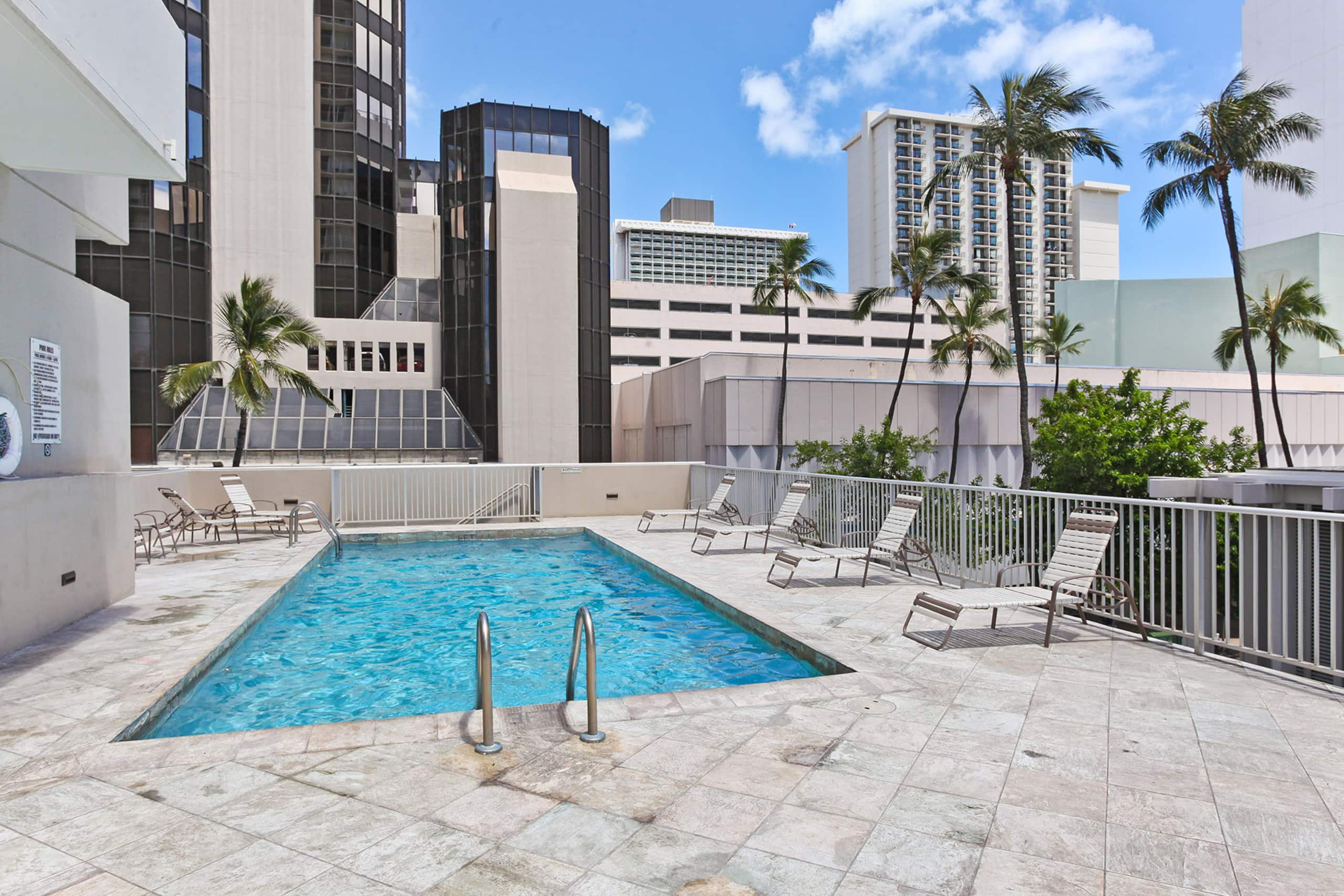 Condo in Honolulu · ★4.78 · Studio · 1 bed · 1 bath - Image 33