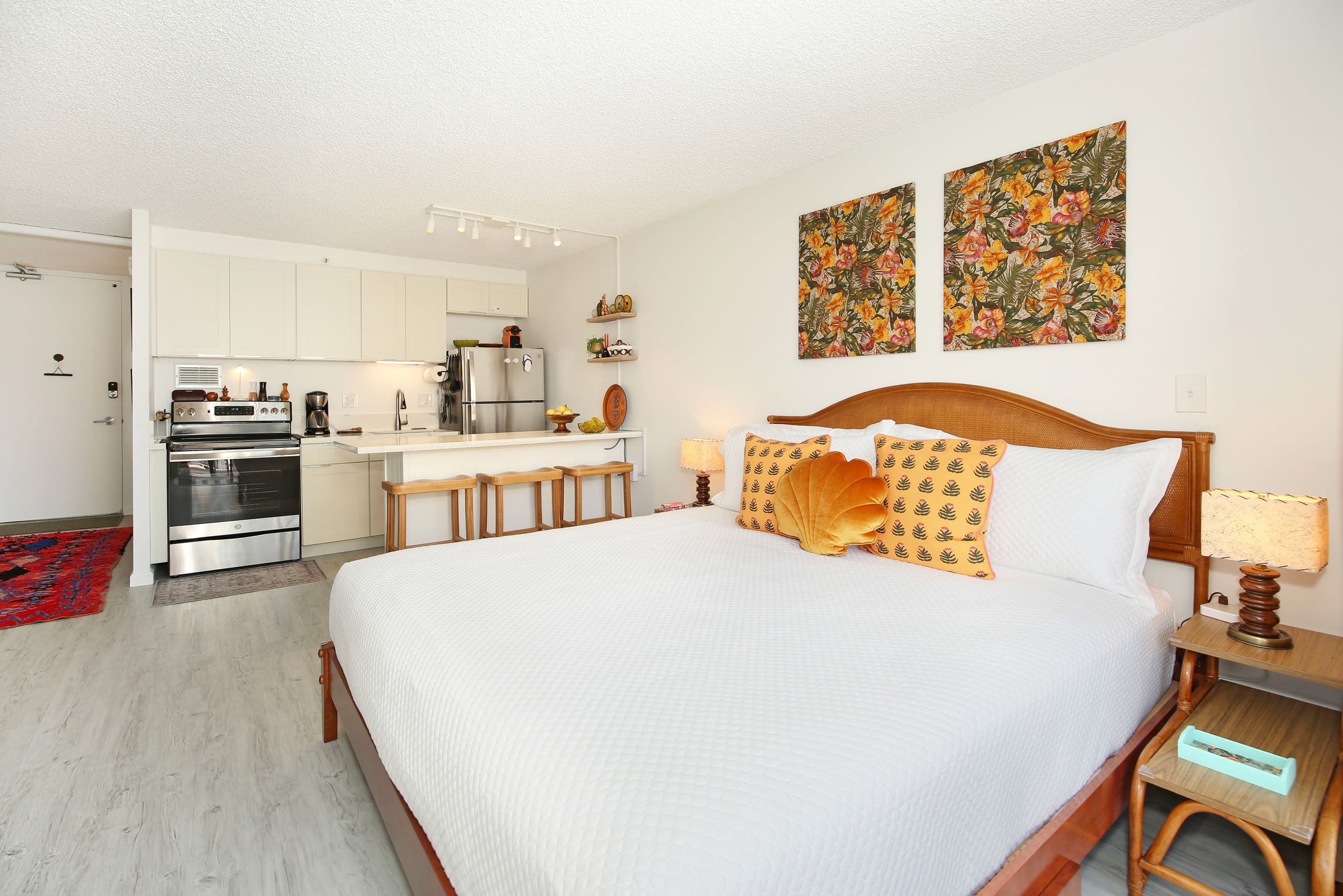 Condo in Honolulu · ★4.78 · Studio · 1 bed · 1 bath - Image 7