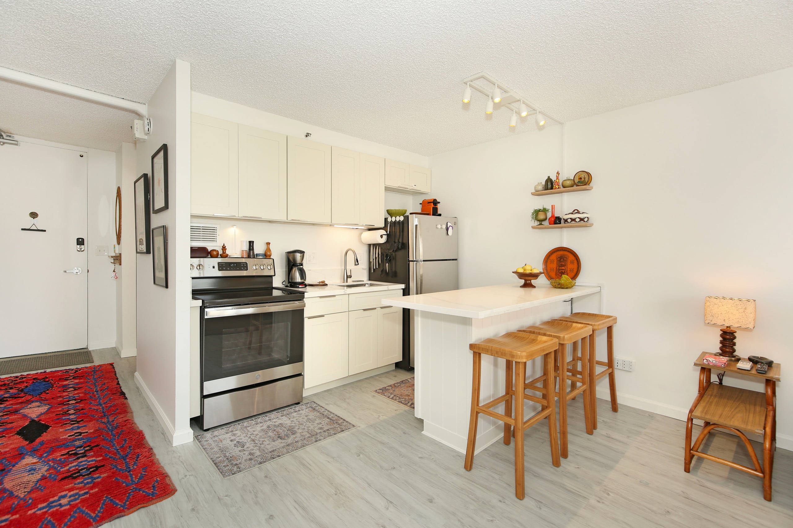 Condo in Honolulu · ★4.78 · Studio · 1 bed · 1 bath - Image 10
