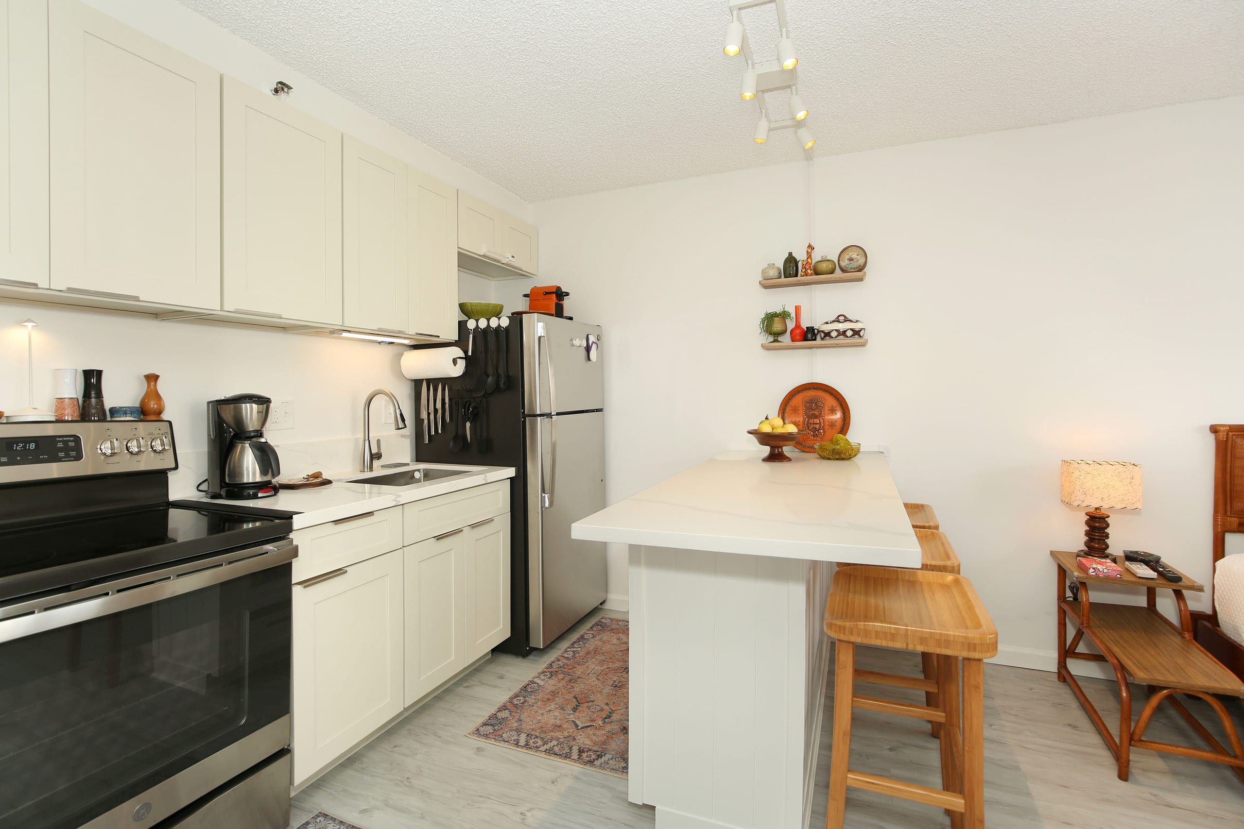 Condo in Honolulu · ★4.78 · Studio · 1 bed · 1 bath - Image 11