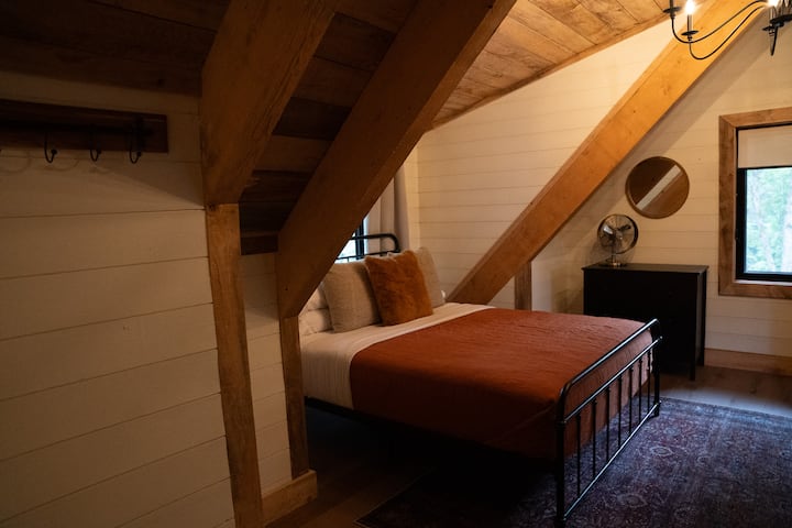 Chambre à l'étage avec 2 lits Queen (chambre 3)