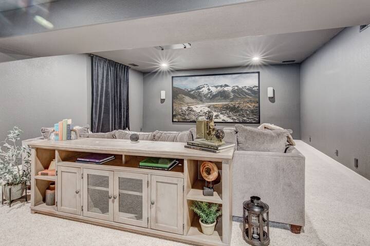 5400sqft Office, Theater, Game Room, 10min to DIA gallery image 2