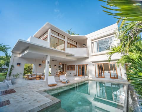Villa Asri 4-Bedroom - Walking distance from beach