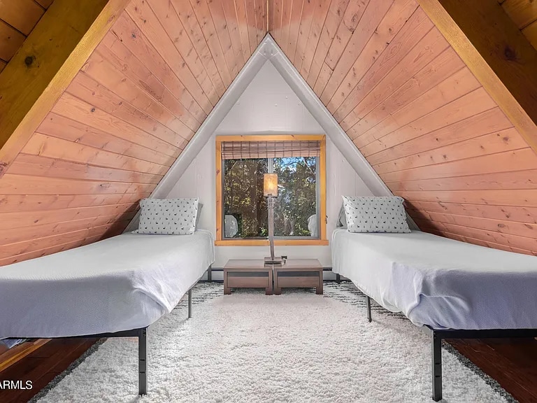 Cozy, cozy, cozy....this third bedroom is your classic A Frame.