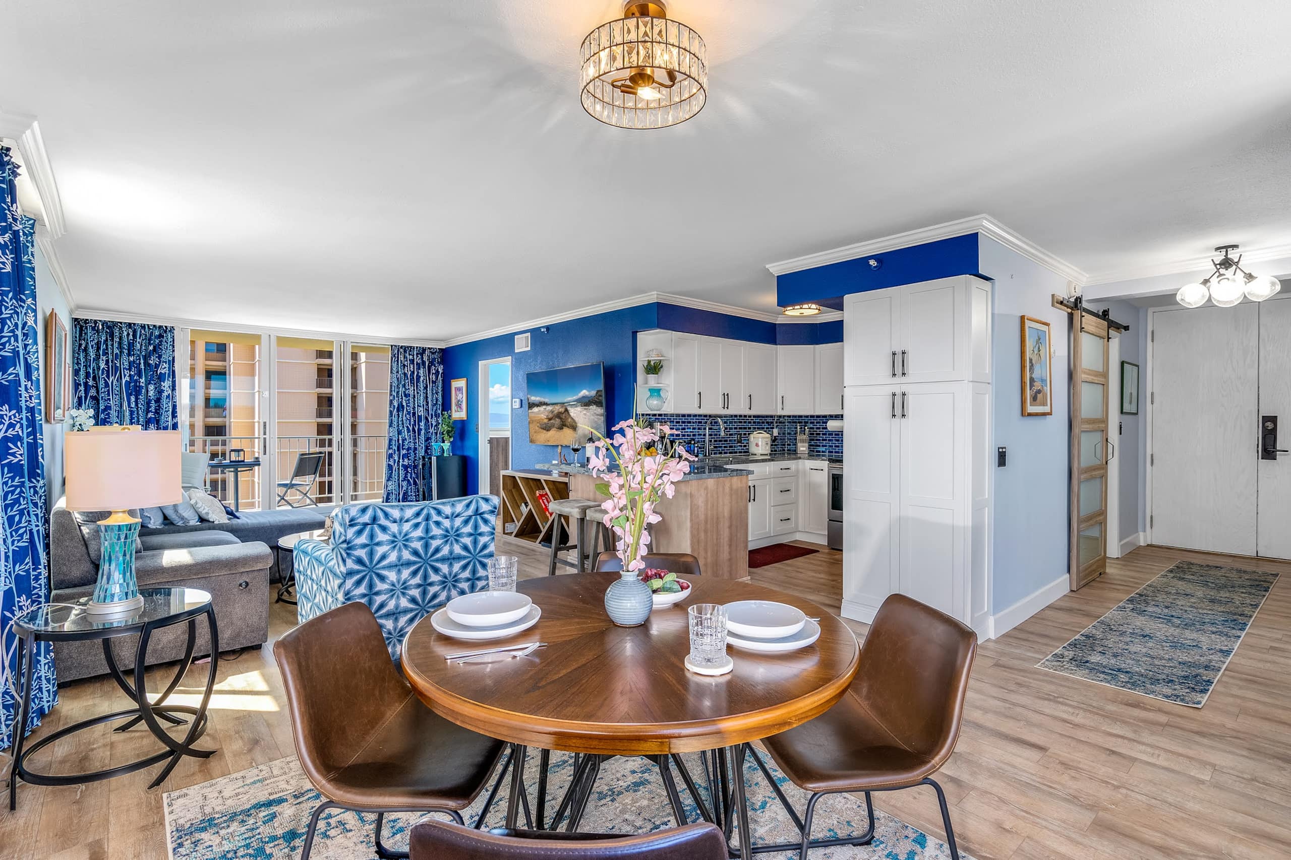 Condo in Lahaina · ★4.9 · 2 bedrooms · 4 beds · 2 private baths - Image 2