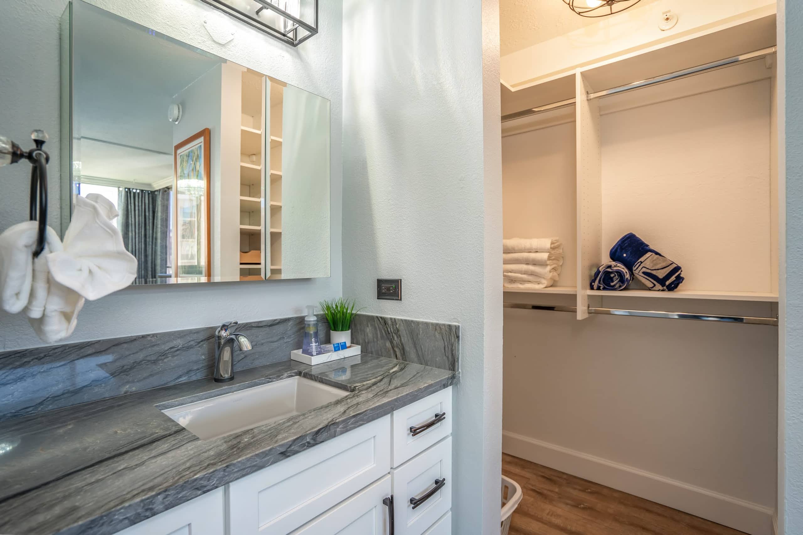 Condo in Lahaina · ★4.9 · 2 bedrooms · 4 beds · 2 private baths - Image 13