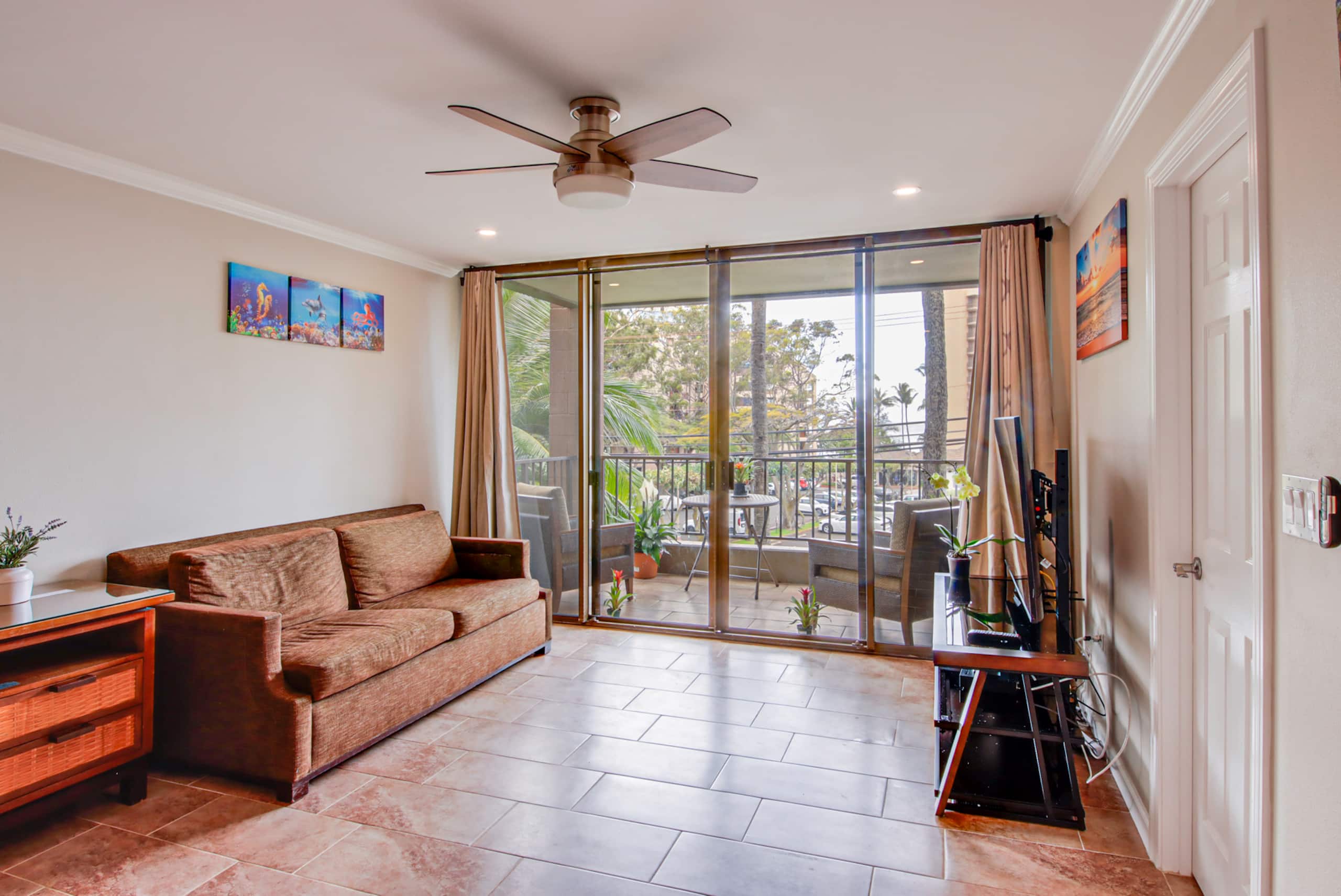 Condo in Lahaina · ★4.85 · 2 bedrooms · 3 beds · 2 private baths - Image 5