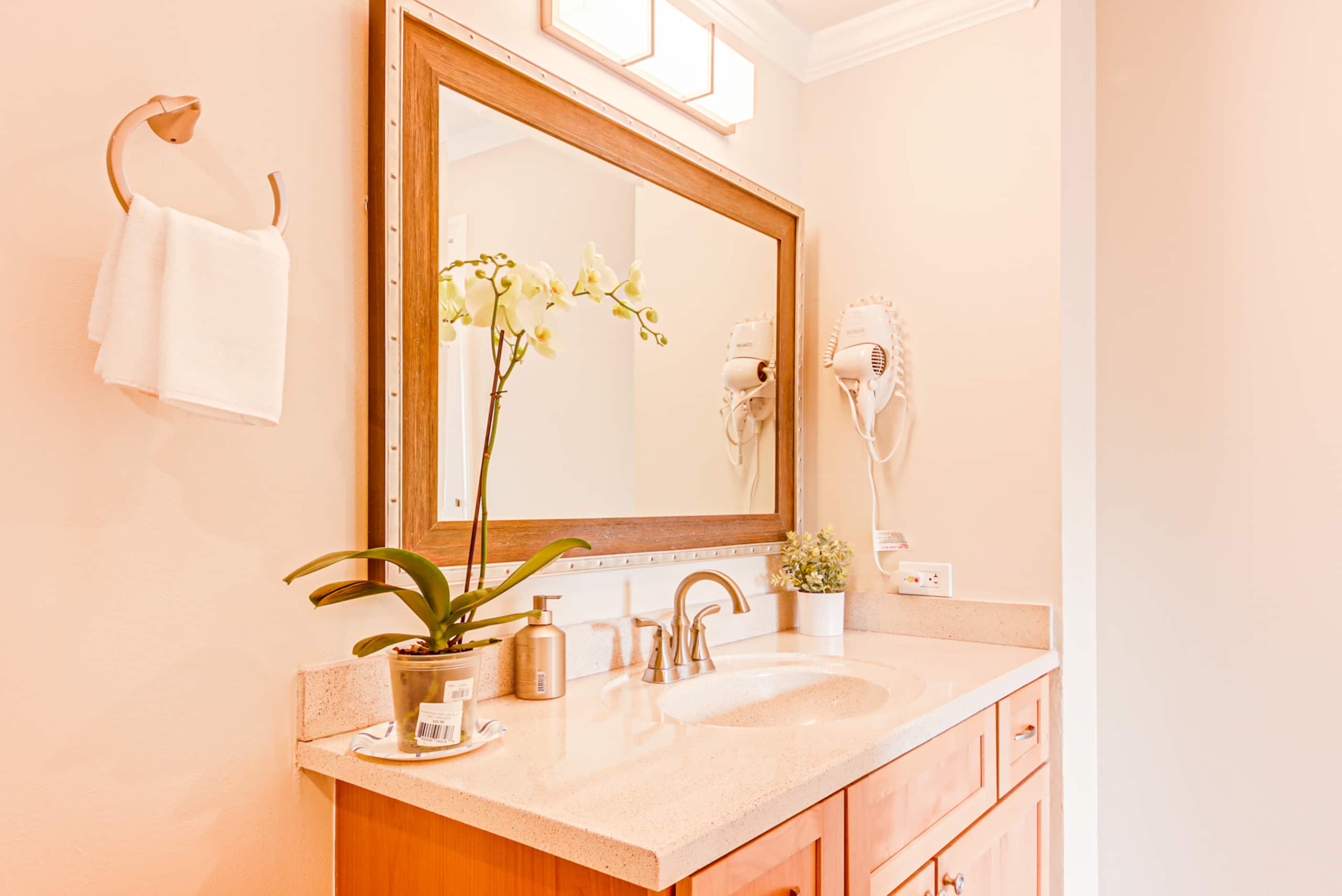 Condo in Lahaina · ★4.85 · 2 bedrooms · 3 beds · 2 private baths - Image 56