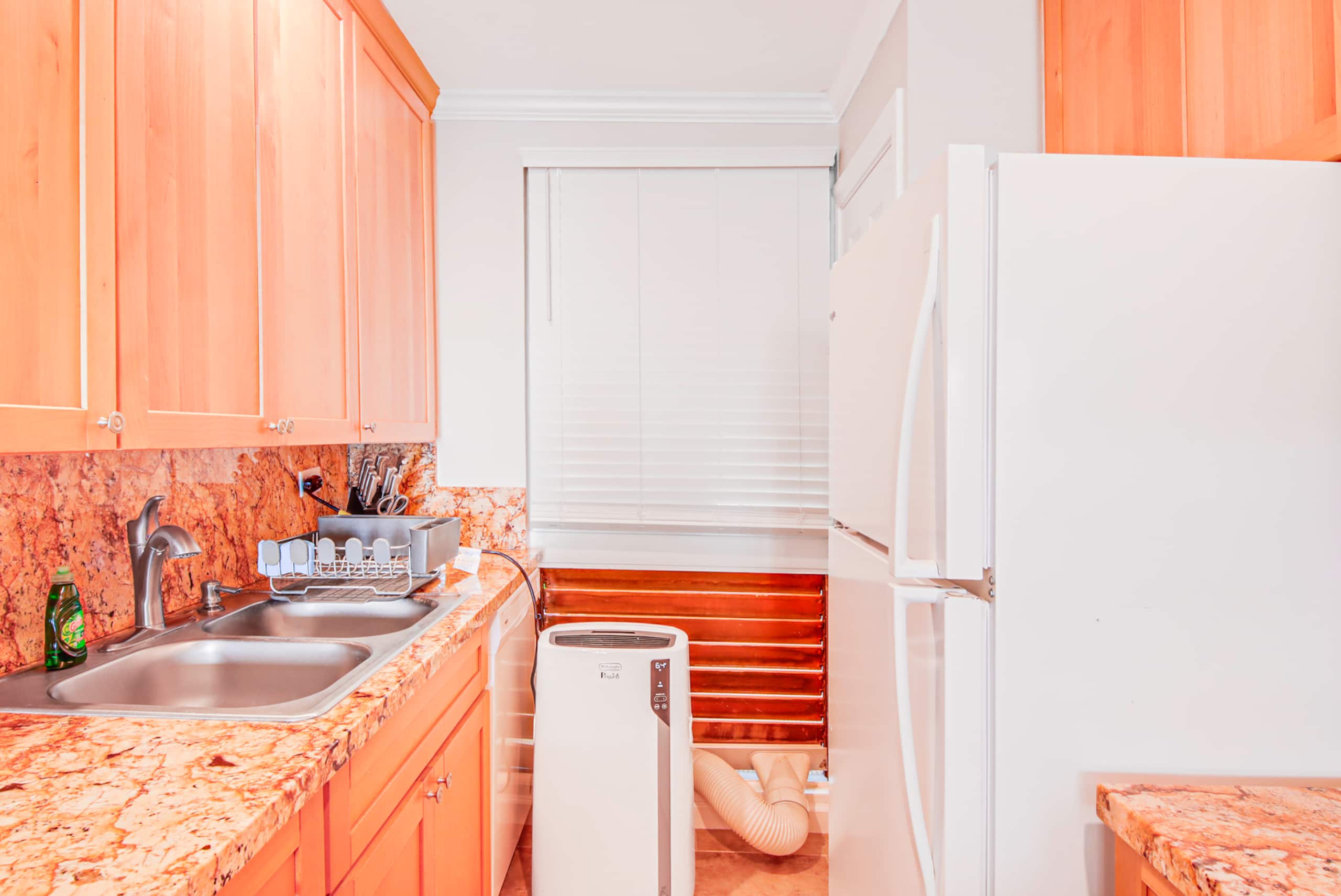 Condo in Lahaina · ★4.85 · 2 bedrooms · 3 beds · 2 private baths - Image 11