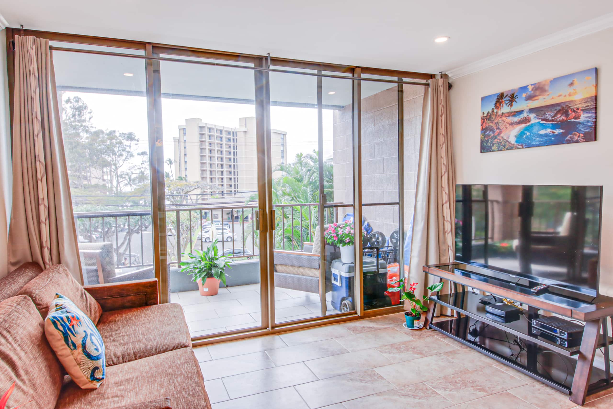 Condo in Lahaina · ★4.85 · 2 bedrooms · 3 beds · 2 private baths - Image 6