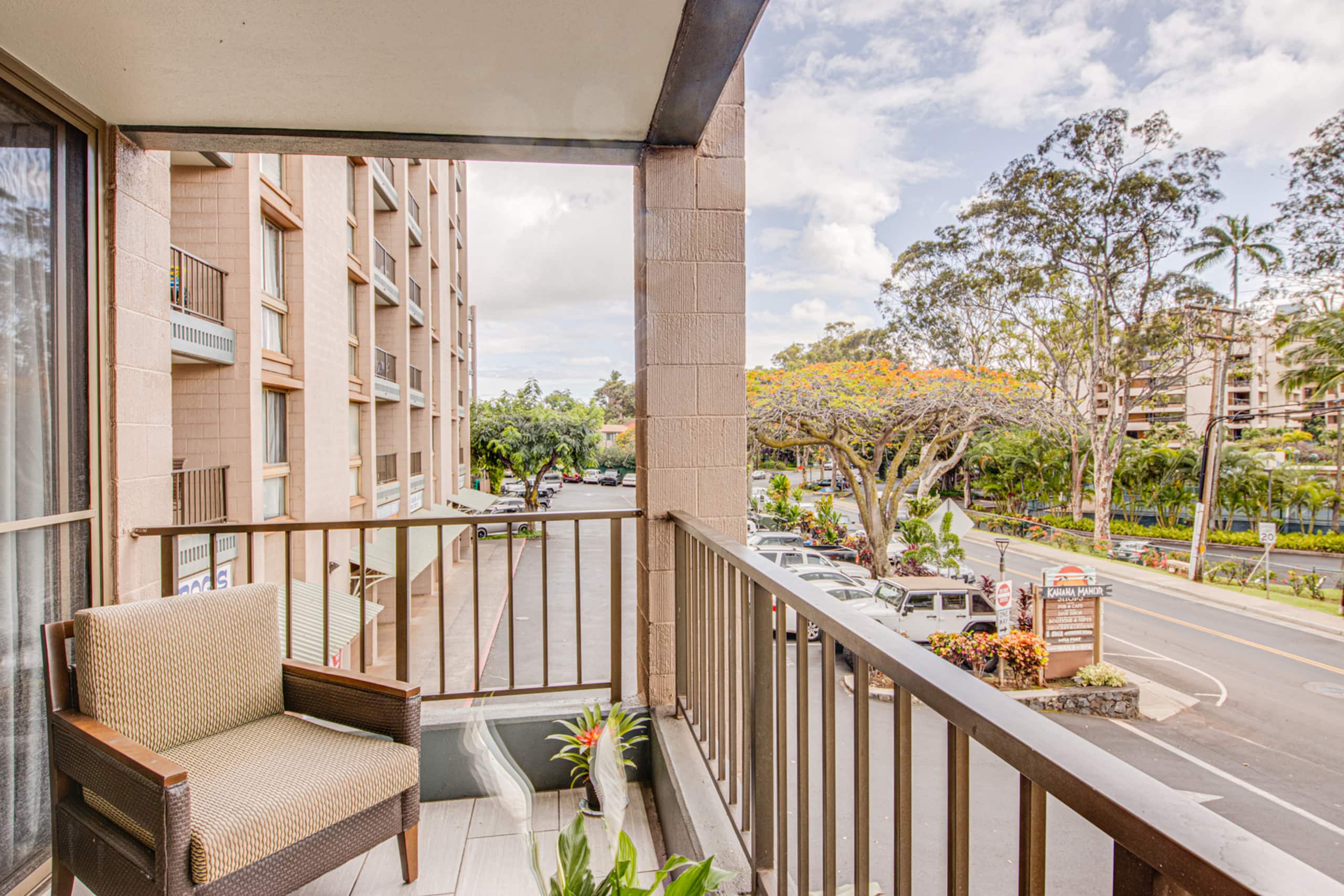 Condo in Lahaina · ★4.85 · 2 bedrooms · 3 beds · 2 private baths - Image 38