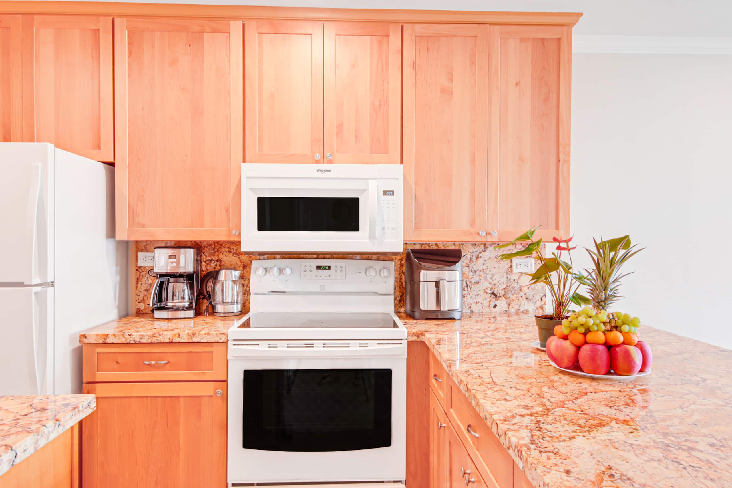 Condo in Lahaina · ★4.85 · 2 bedrooms · 3 beds · 2 private baths - Image 9