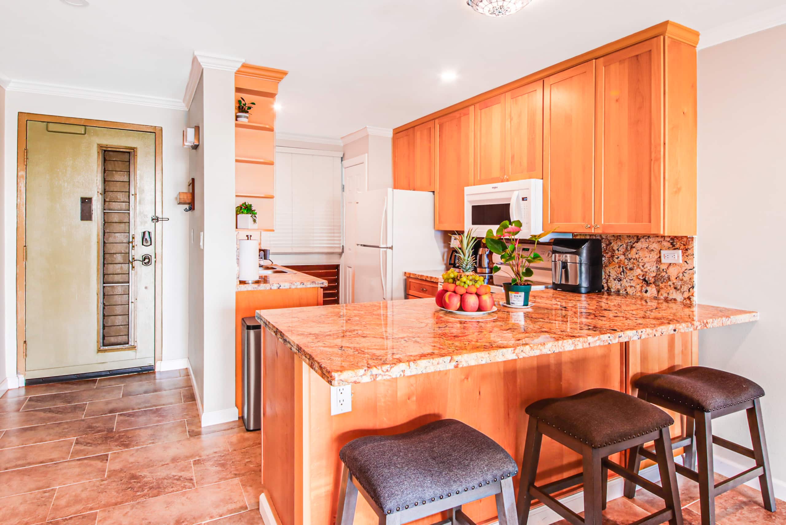 Condo in Lahaina · ★4.85 · 2 bedrooms · 3 beds · 2 private baths - Image 10