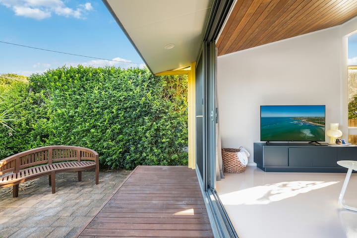 Kali - Lush Poolside Living Close To Flynn’s Beach - Port Macquarie