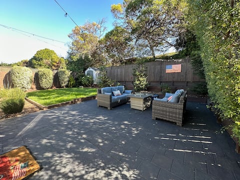 Cozy 2 Bedroom Home, Dog Friendly, w/Private Yard
