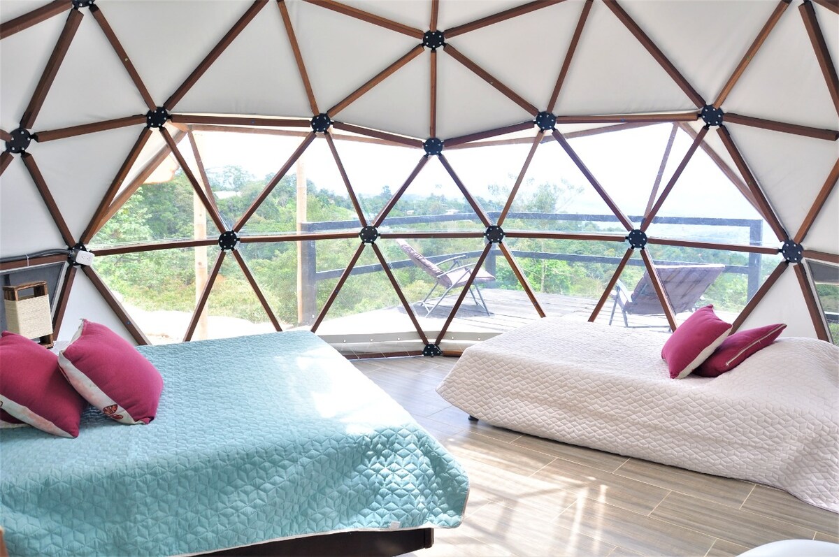 manželská posteľ a možnosť prístelky. 