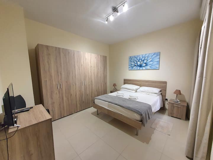Central 3-bedroom apartment