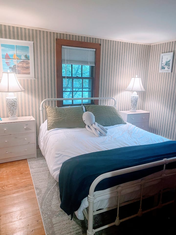 Dormitorio 1. Cama tamaño queen