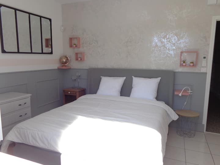 Chumba cha kulala 2 na kura ya ukubwa wa malkia (160cm X 200cm)