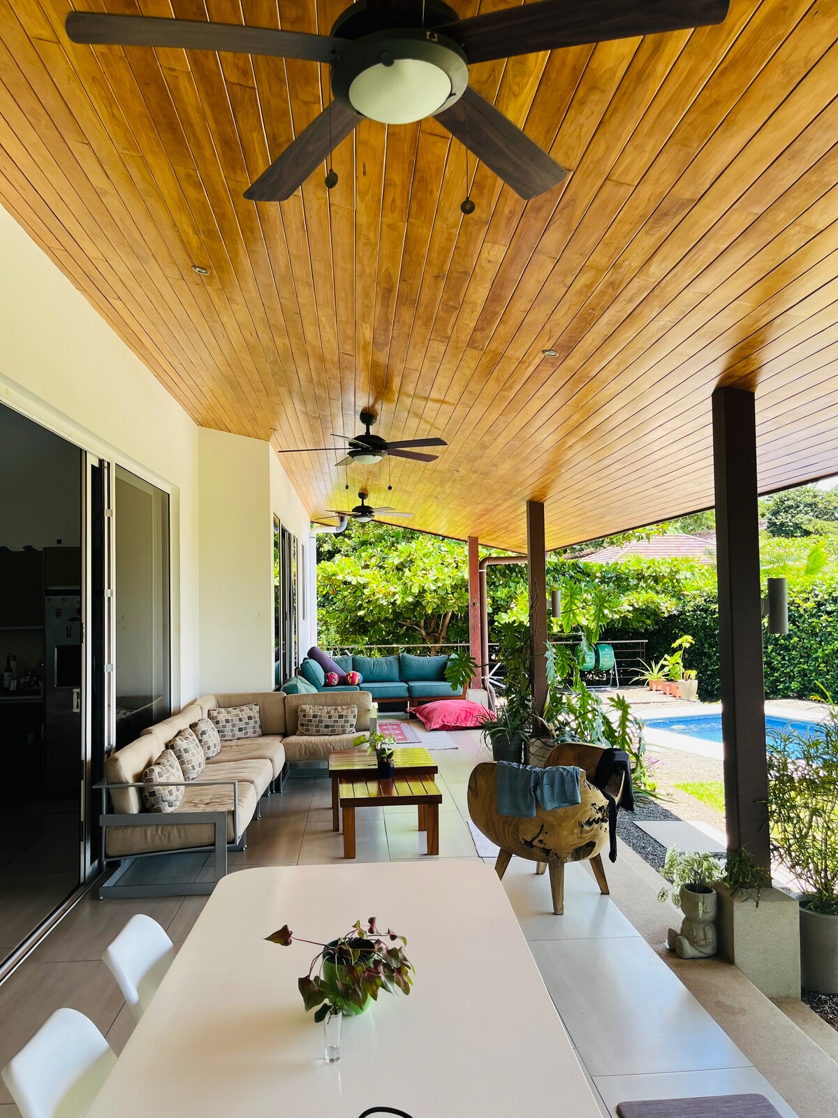 Oceanview villa in surf town