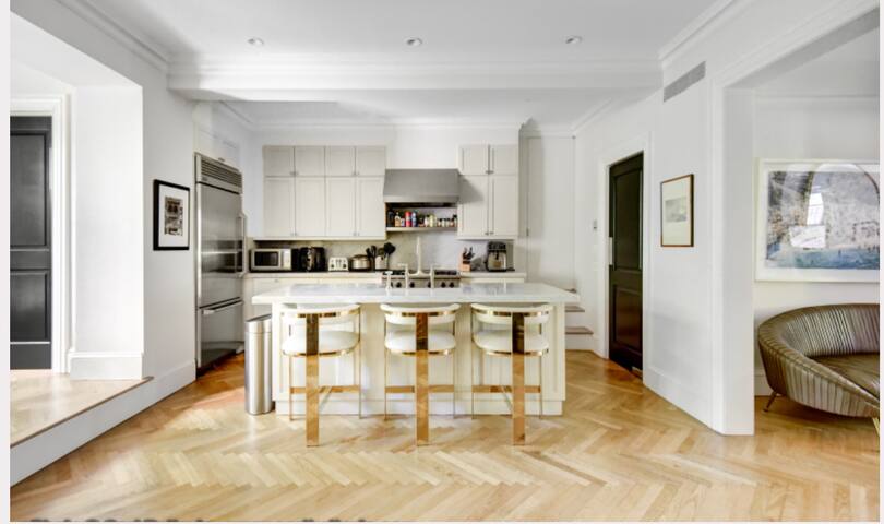 Beautiful 4 bedroom brownstone gallery image 2