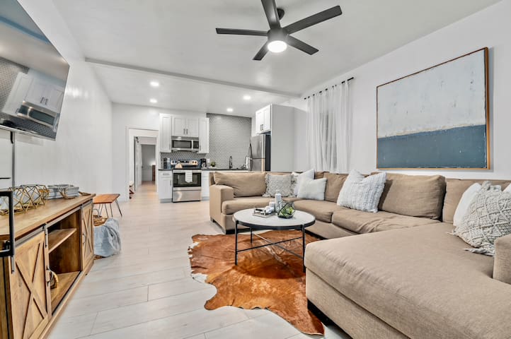 Modern Petco Park Gated Duplex with Hot Tub+Deck gallery image 4