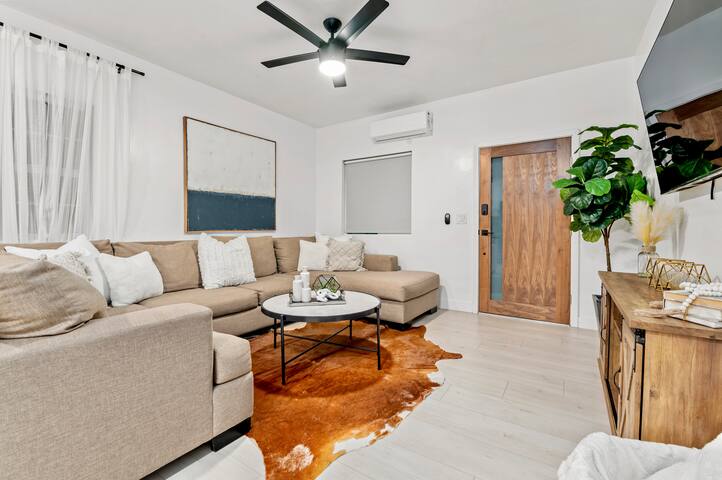 Modern Petco Park Gated Duplex with Hot Tub+Deck gallery image 5