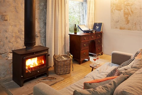 Top performing Airbnb: Magical Historic Barn Conversion in Derbyshire Dales
