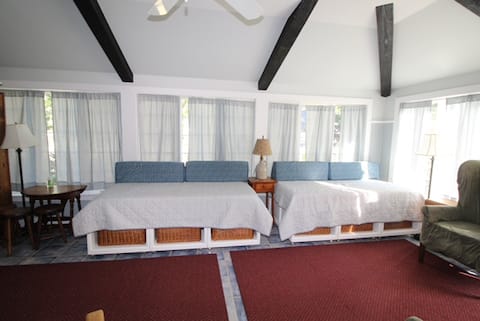 Top Airbnb: Harwich Port - "Lee Side" cottage by the beach! in Harwich Port