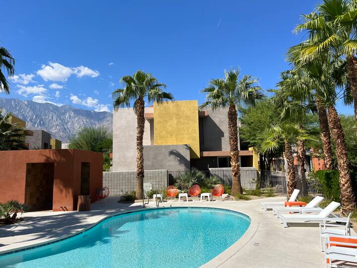 Tranquil Palm Springs Townhome near downtown! Condominiums for Rent