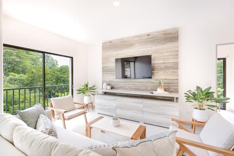 Designer condo, spacious patio, pool, nature views