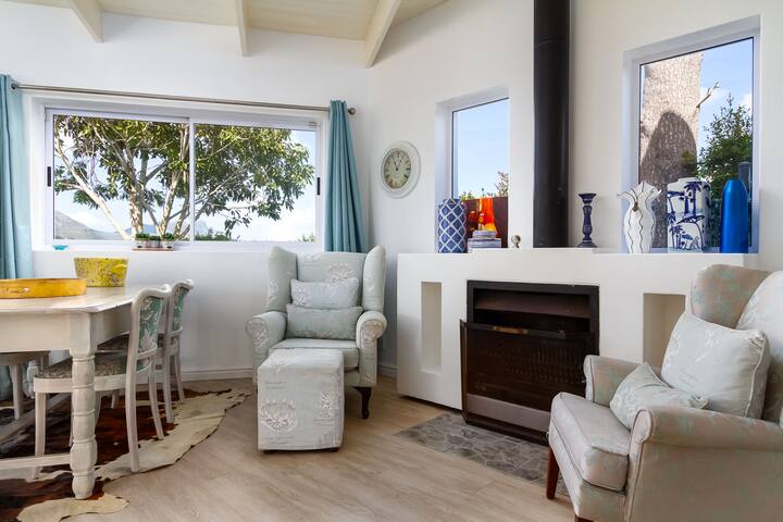 3 bedroom Cottage – with mountain views gallery image 3