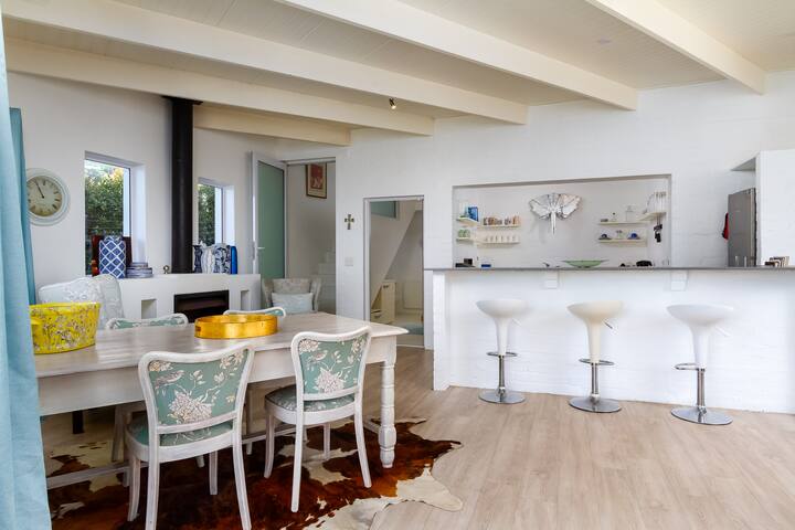 3 bedroom Cottage – with mountain views gallery image 4