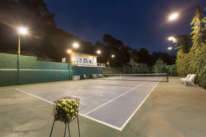 Beverly Hills 4BD Tennis Estate w/ Gym, Pool & Spa gallery image 4