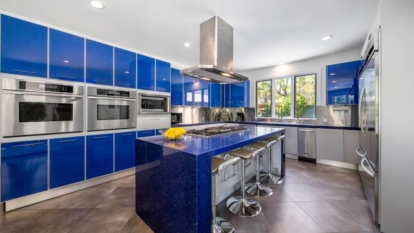 Beverly Hills 4BD Tennis Estate w/ Gym, Pool & Spa gallery image 5