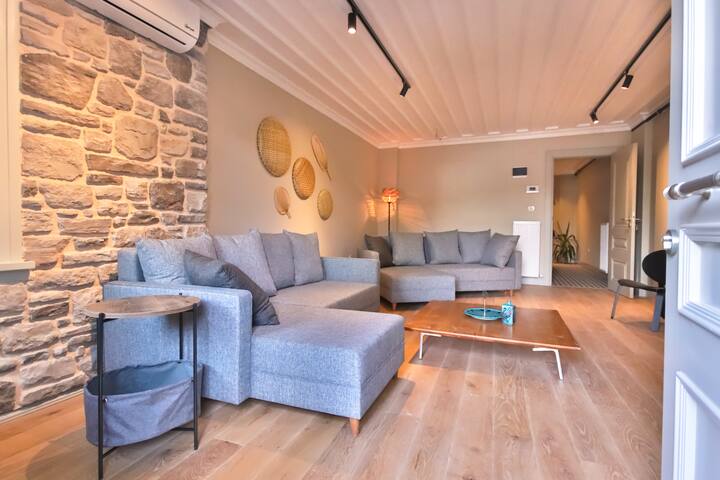 Artistically Renovated Triplex Villa 400m2 Ortaköy gallery image 5