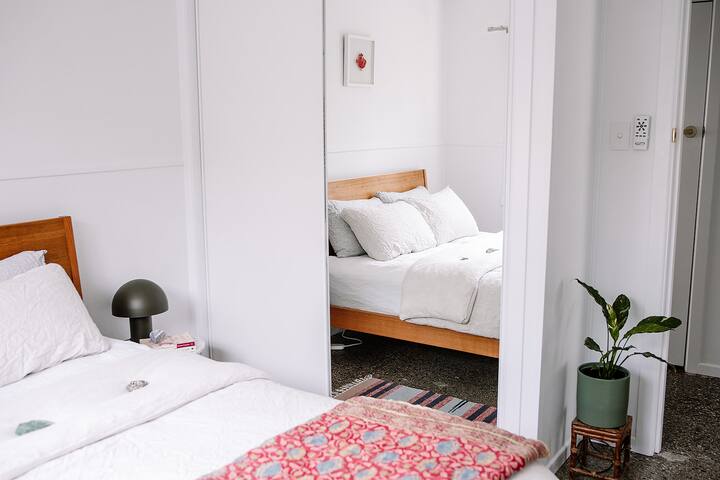 Palm Springs style house in the heart of Coffs gallery image 3