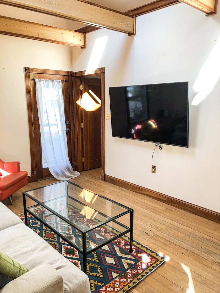 Modern Three Bedroom, One Block From Downtown! - Bozeman, MT