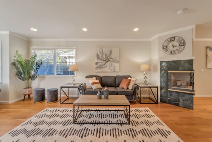 3B/2.5B + Office/1 block to SCU /Sunny Patio / BBQ