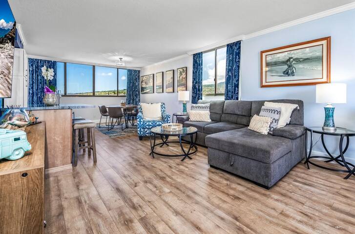 Spacious 4-BR Oceanfront 2Condos with Central AC gallery image 4
