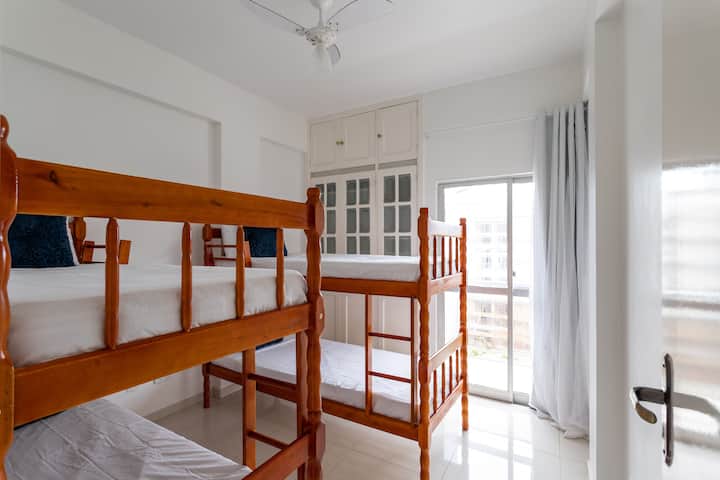 Спалня 3: 2 двуетажни легла, гардероб и балкон