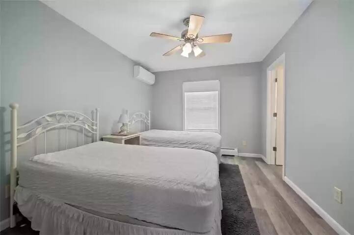 Oceanside 4BR Escape gallery image 5